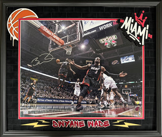 Dwyane Wade Autographed Framed 16x20 Photo Alley-Oop to Lebron James (Fanatics)