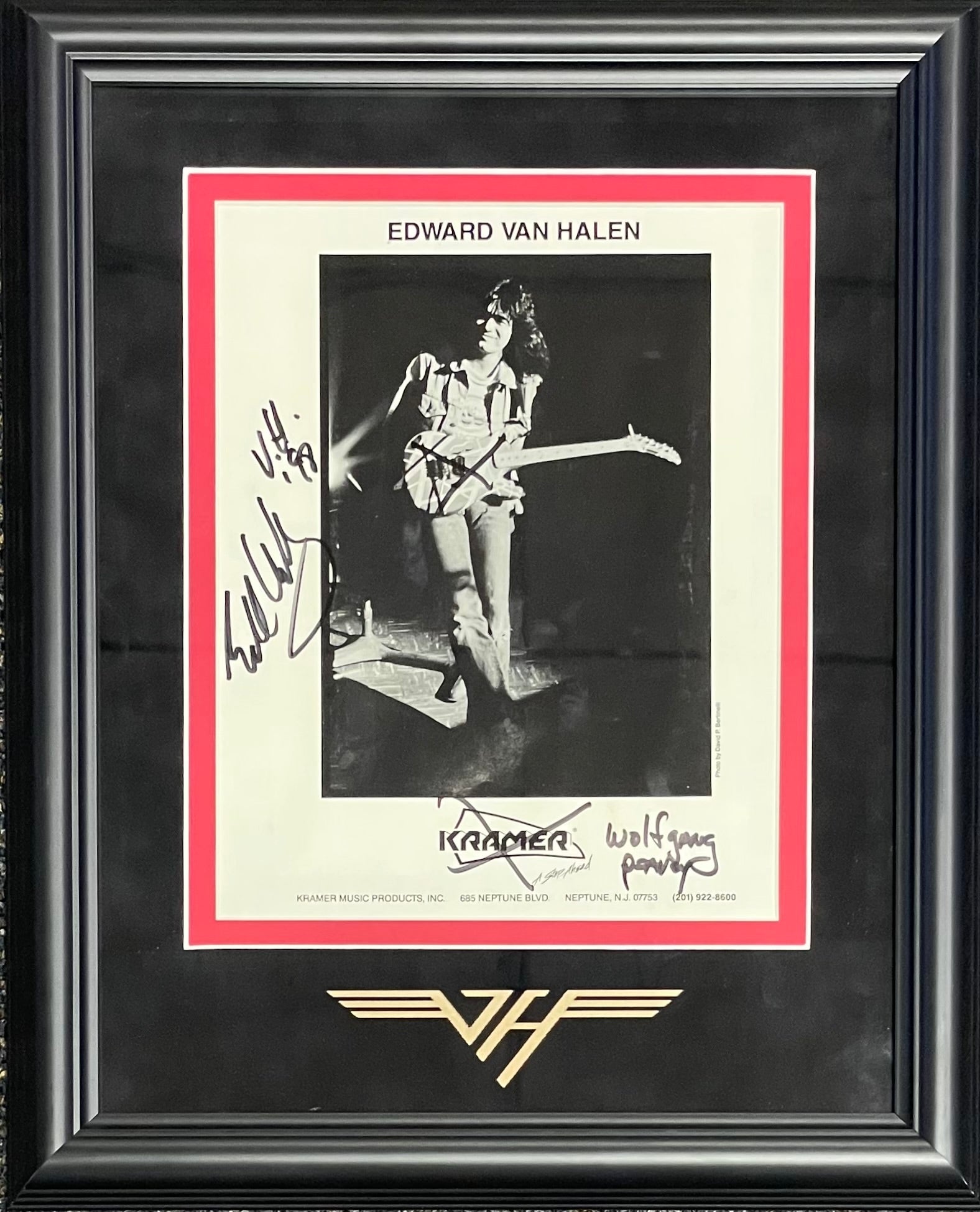 Eddie Van Halen high quality autographed signed 8x10 Photo With COA