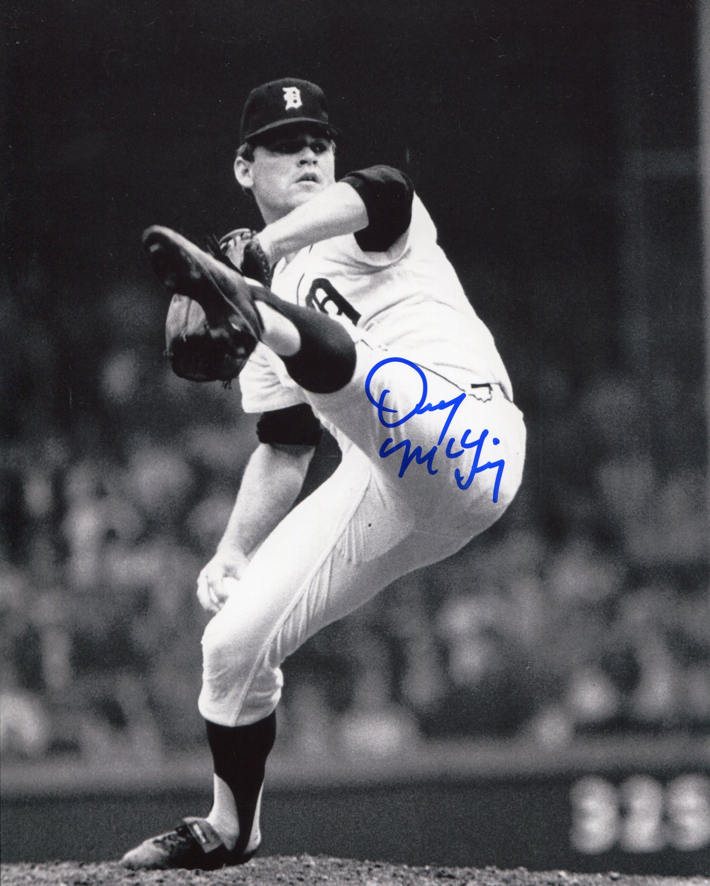 Denny McLain Signed Detroit 8x10 Pitching PF Photo W/ 31-6, 1968