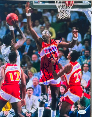 Moses Malone Autographed 11x14 Basketball Photo (JSA)