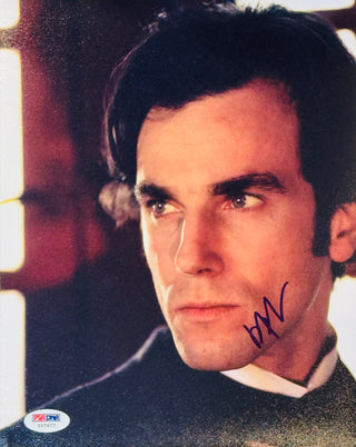Daniel Day Lewis Autographed 8x10 Celebrity Photo (PSA)