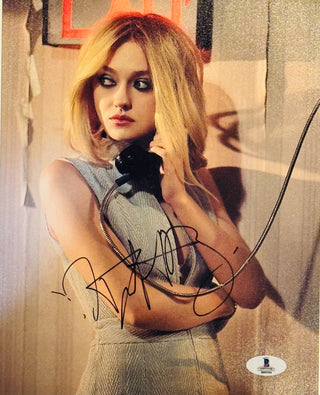 Dakota Fanning Autographed 8x10 Celebrity Photo (Beckett)