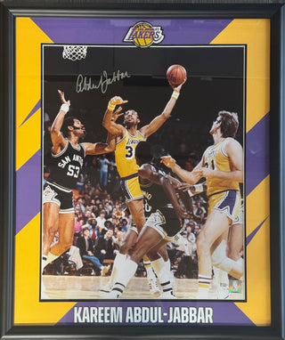 Kareem Abdul Jabbar Autographed 16x20 Framed Photo (Online Authentics)