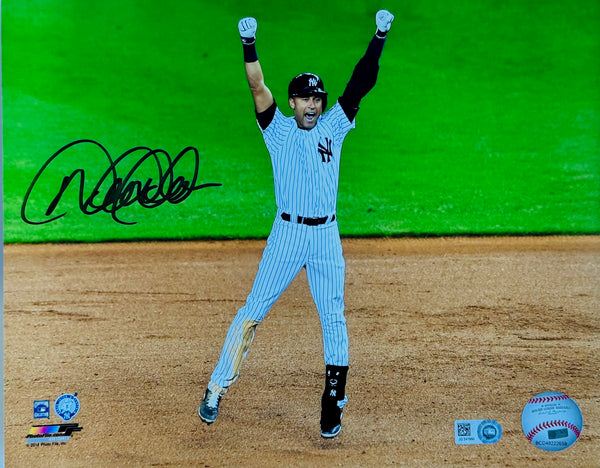 Derek Jeter Autographed Yankees 8x10 Baseball Photo (MLB)