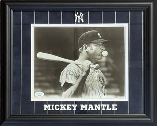 Mickey Mantle Autographed 8x10 Framed Baseball Photo (JSA)