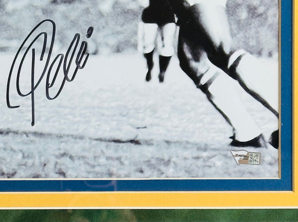 Pele Autographed 16x20 Framed Soccer Photo (Fanatics)