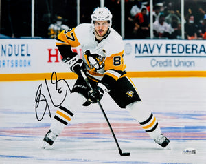 Sidney Crosby Autographed 11x14 Hockey Photo (JSA)