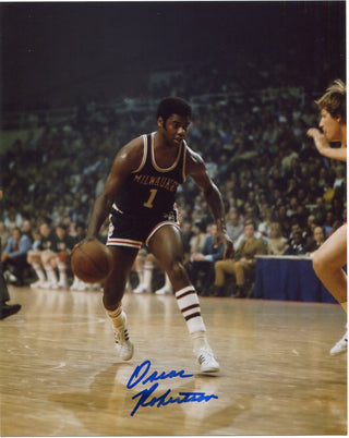 Oscar Robertson Autographed 8x10 Basketball Photo