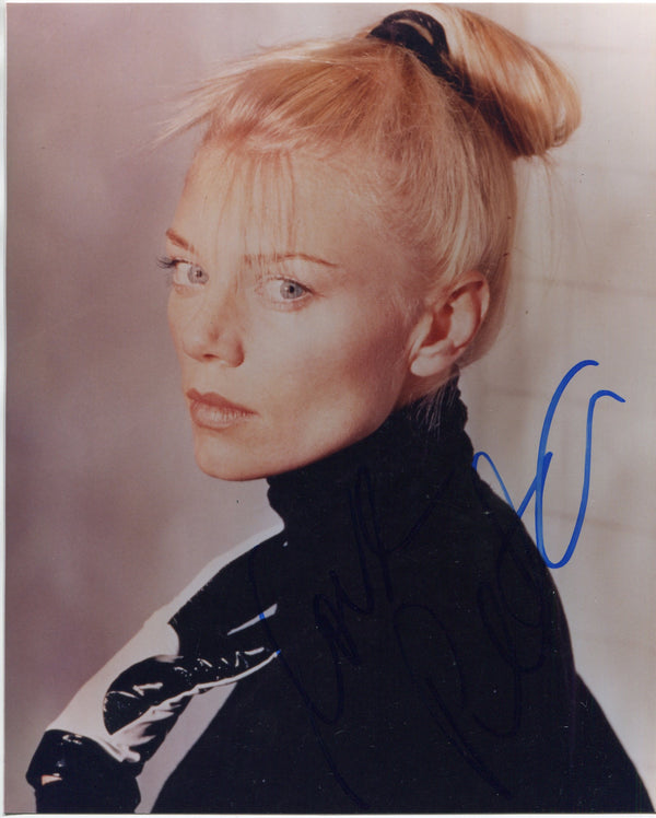 Peta Wilson Autographed 8x10 Photo