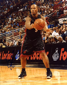 Quentin Richardson Autographed / Signed Passing 8x10 Photo