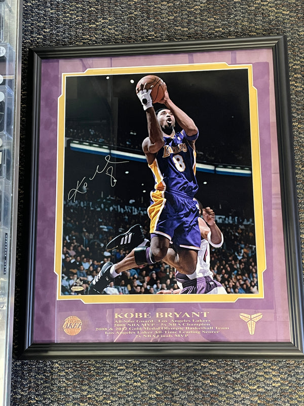 Kobe Bryant Autographed Los Angeles Lakers 16x20 Photo Framed