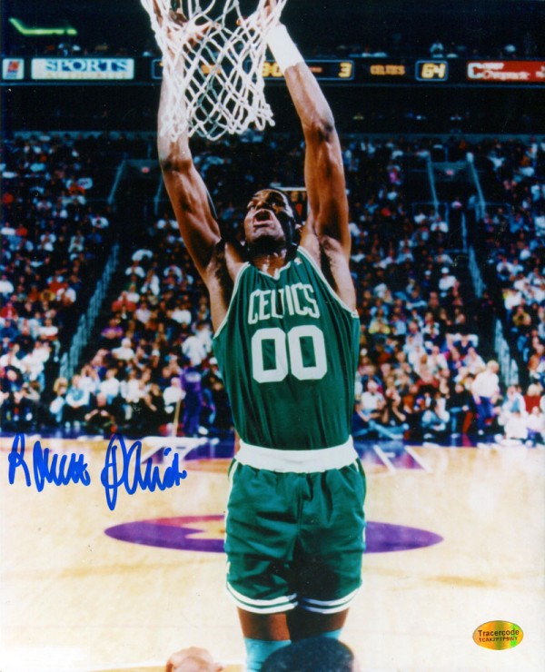 Robert Parish Autographed 8x10 Photo