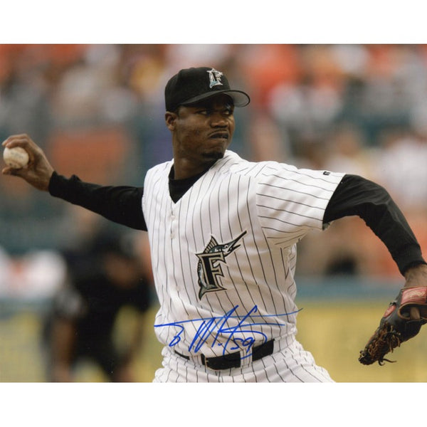 Guillermo Mota Autographed 8x10 Photo