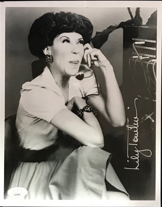 Lilly Tomlin Autographed 8x10 Photo (JSA)