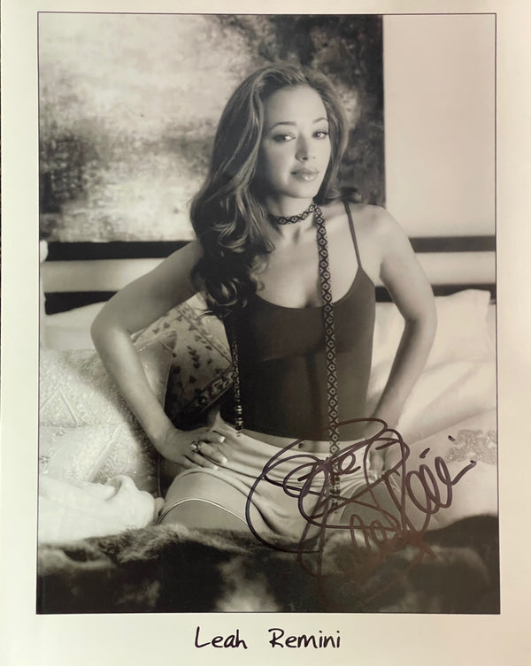 Leah Remini Autographed Black & White 8x10 Photo