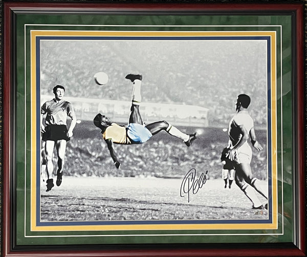 Pele Autographed 16x20 Soccer Photo (Fanatics)