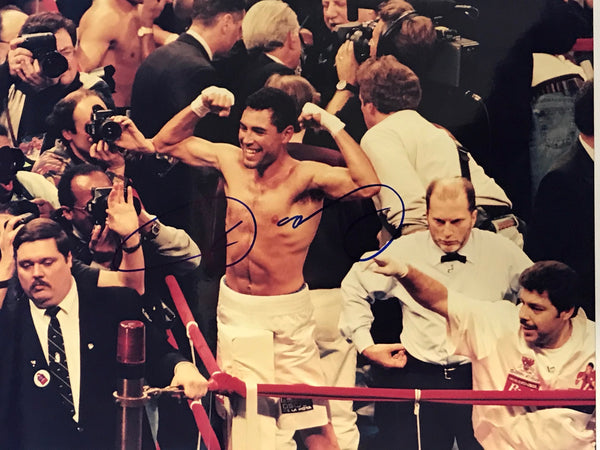 Oscar De La Hoya Autographed Boxing 8x10 Photo