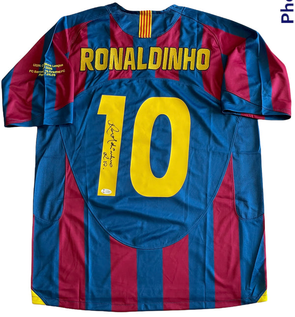 Ronaldinho Autographed Barcelona Home Kit (BVG)