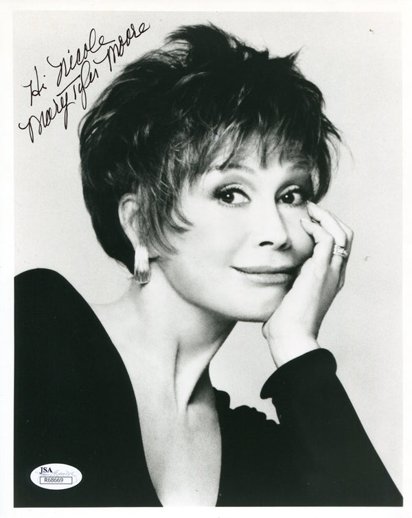 Mary Tyler Moore Autographed 8x10 Photo (JSA)