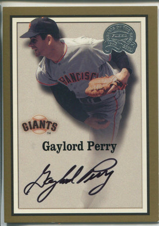 Gaylord Perry Autographed 2000 Fleer Greats of the Game Card