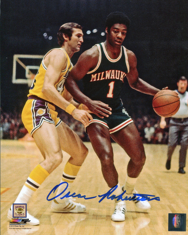 Oscar Robertson Autographed Milwaukee 8x10 Photo