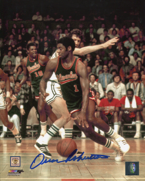 Oscar Robertson Autographed Milwaukee Bucks 8x10 Photo