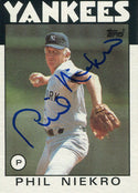 Phil Niekro 1986 Topps Autographed Card