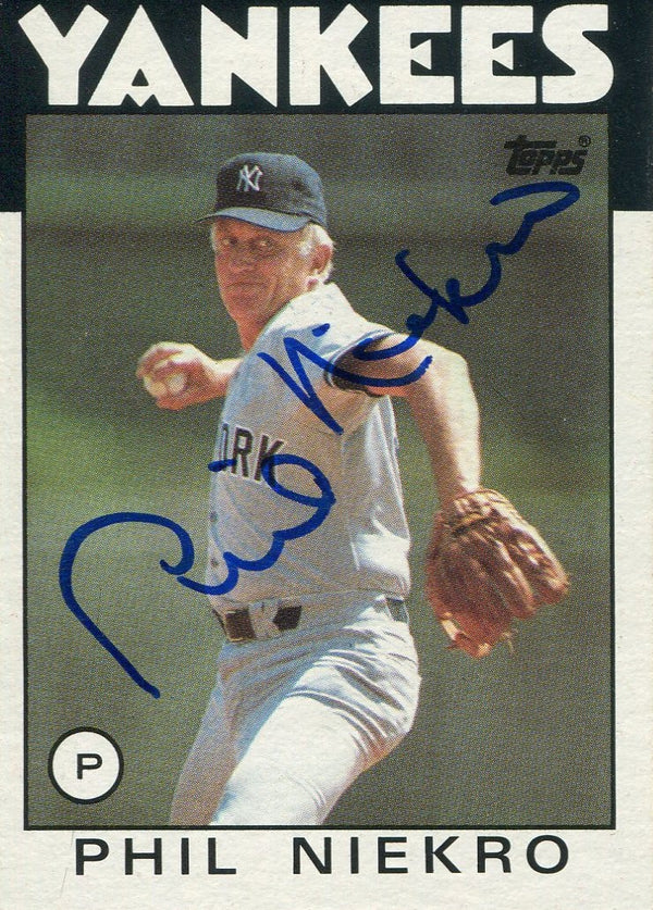 Phil Niekro 1986 Topps Autographed Card